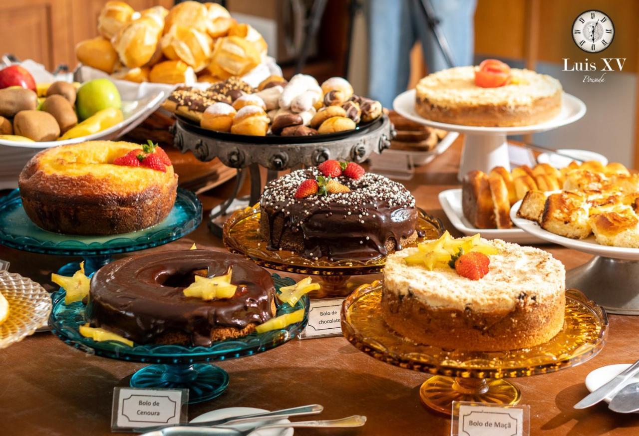 Pousada Luis XV Campos do Jordão Zewnętrze zdjęcie A selection of cakes