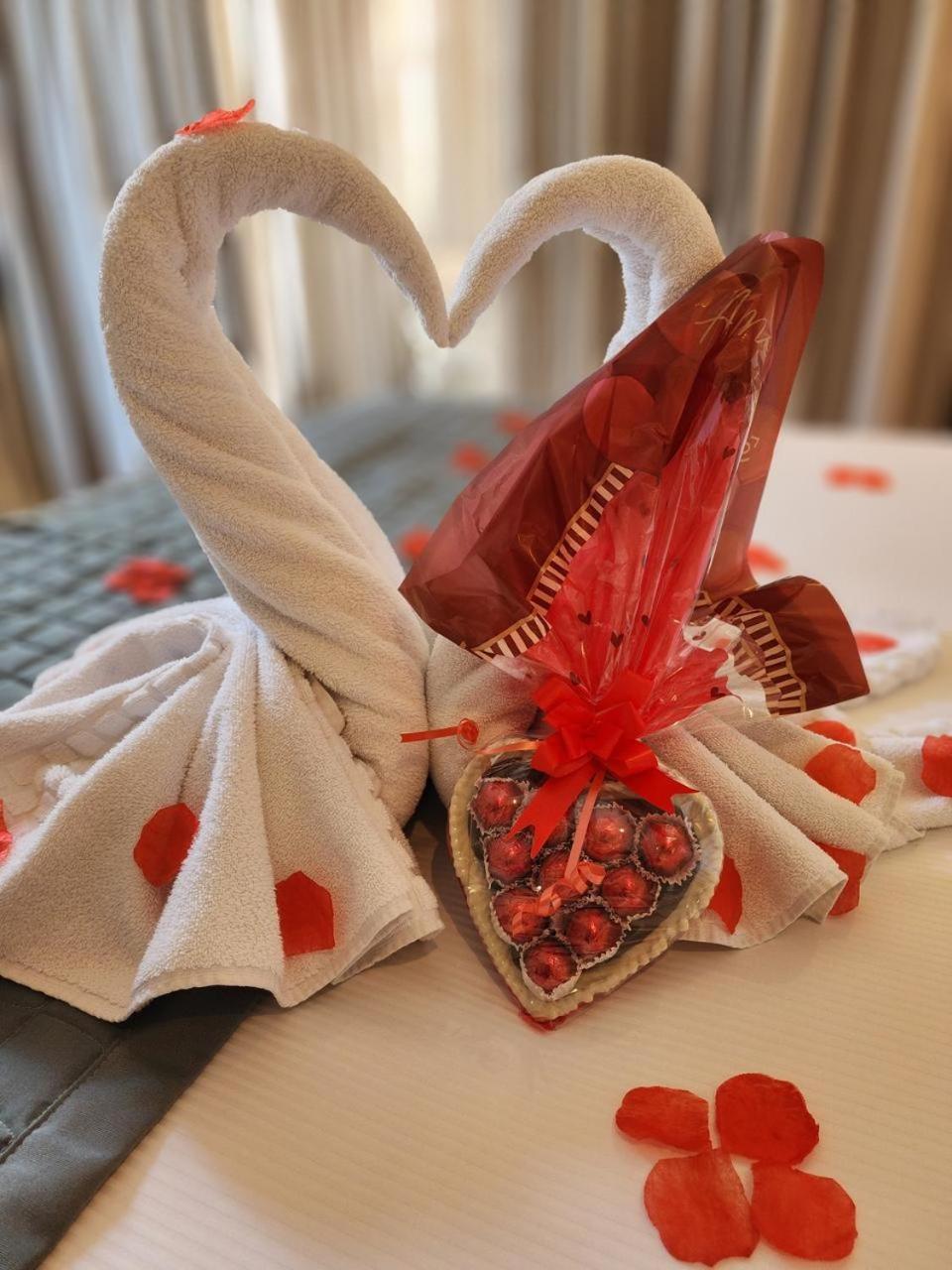 Pousada Luis XV Campos do Jordão Zewnętrze zdjęcie A heart-shaped box of chocolates