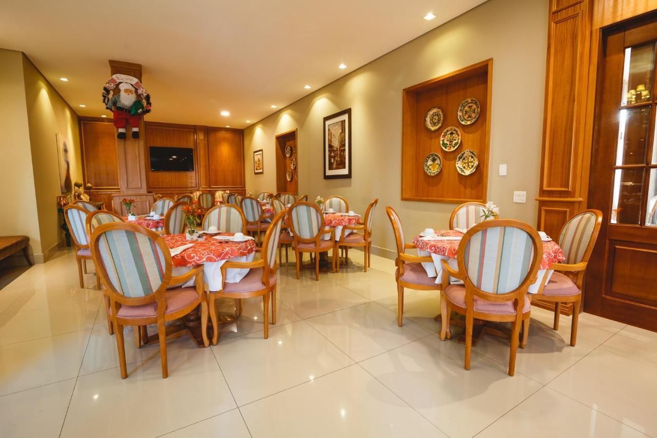 Pousada Luis XV Campos do Jordão Zewnętrze zdjęcie The restaurant at the hotel