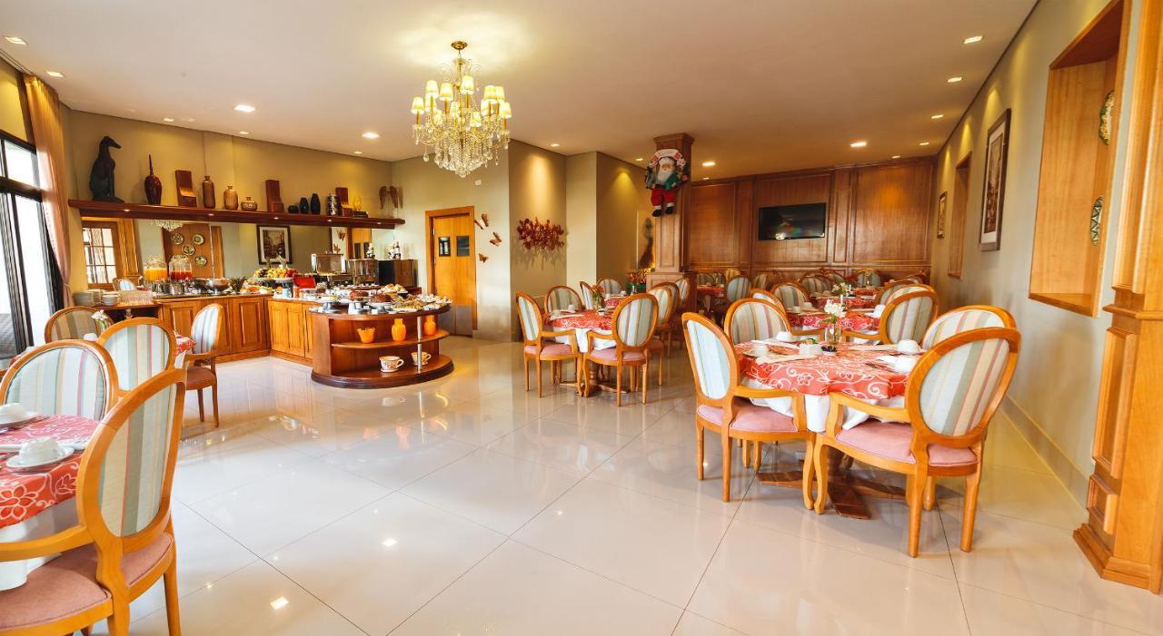 Pousada Luis XV Campos do Jordão Zewnętrze zdjęcie The restaurant at the hotel