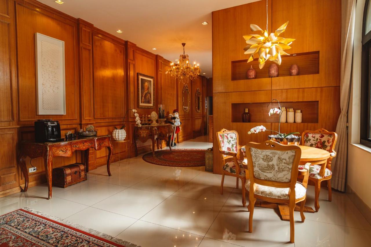 Pousada Luis XV Campos do Jordão Zewnętrze zdjęcie A dining room